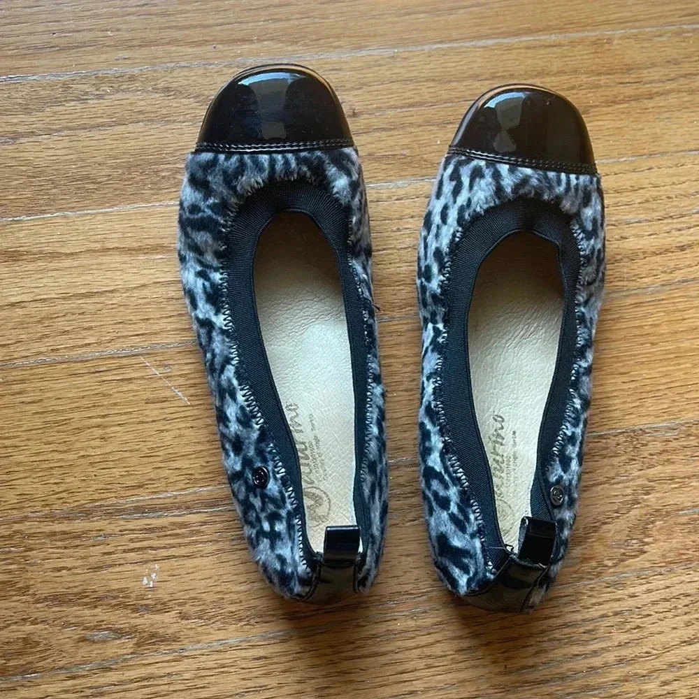 Naturino girls gray leopard flats size 30 (equivalent 11.5)